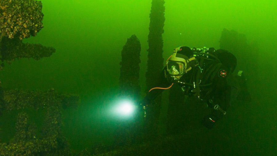 Im grünen Wasser der Ostsee warten versunkene Schiffe auf Taucher. (sob/spot)
