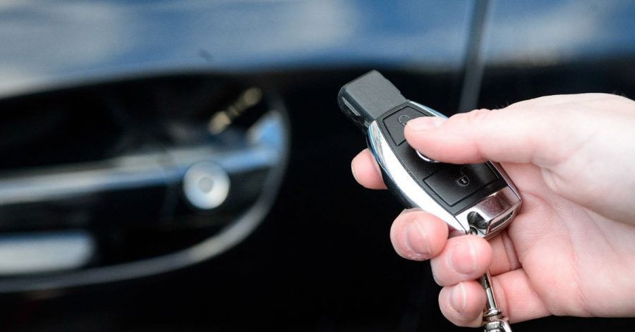Bequemer Einstieg: Keyless Go macht einen klassischen Schlüssel überflüssig, kann aber mit krimineller Energie auch anderen ungewollt Zugang verschaffen.