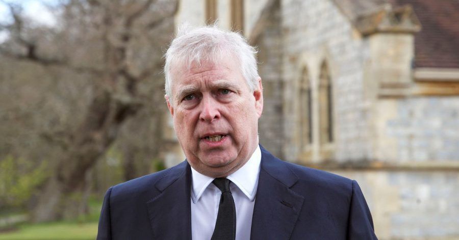 Der britische Prinz Andrew spricht während eines Fernsehinterviews in der königlichen Allerheiligenkapelle in der Royal Lodge in Windsor.