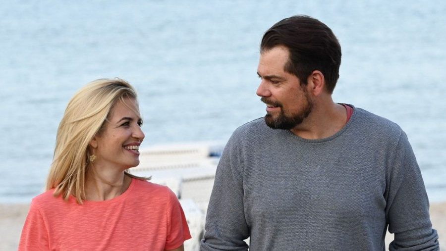 Susan Sideropoulos und Daniel Fehlow sind gemeinsam in "Leon - Glaub nicht alles, was du siehst" zu sehen. (tae/spot)