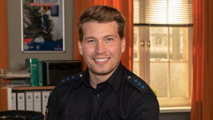Raúl Richter als Polizeiobermeister Nick Brandt in "Notruf Hafenkante". (amw/spot)