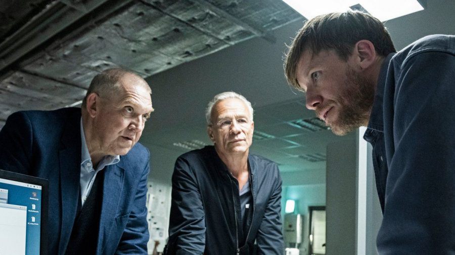 "Tatort: Der Reiz des Bösen": Max Ballauf (Klaus J. Behrendt) und Freddy Schenk (Dietmar Bär) befragen Torsten Merser (Nikolaus Benda). (cg/spot)