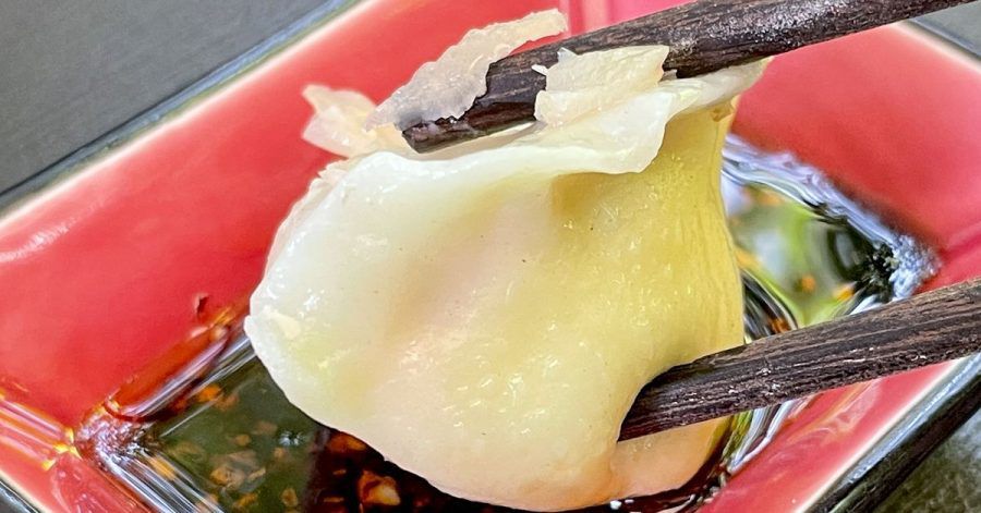 Zu den Jiaozis passen Sojasoße oder Reisessig mit Chili und Knoblauch.