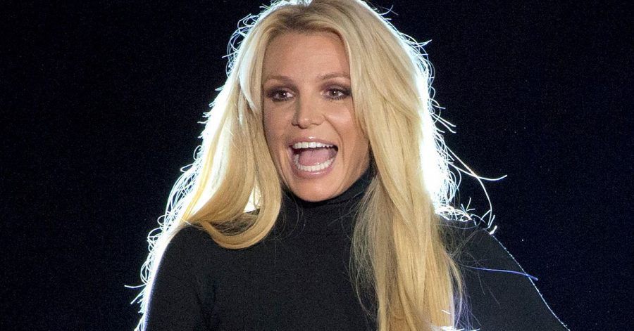 Britney Spears steht auf der Bühne vom Park MGM Hotel-Casino.