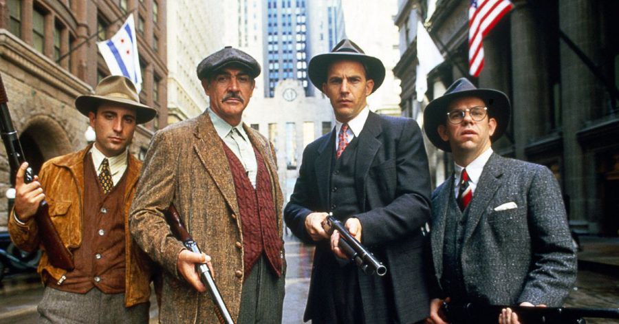 Mit schwerem Geschütz wollen «Die Unbestechlichen» - George Stone (Andy Garcia, l-r), Jim Malone (Jean Connery), Eliot Ness (Kevin Costner) und Oscar Wallace (Charles Martin Smith) - dem Mafiaboss Al Capone das Handwerk legen.