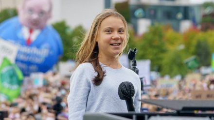 Greta Thunberg während einer Rede in Berlin. (wue/spot)