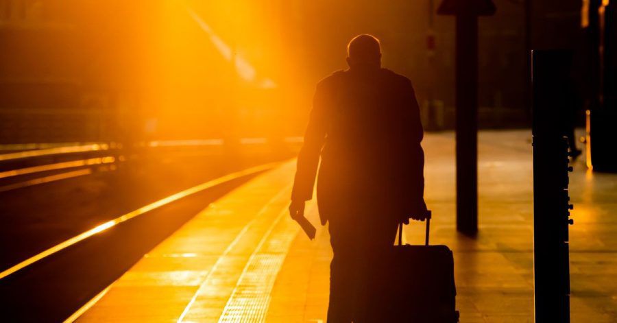 Wer mit dem Zug in den Urlaub reisen will, sollte seine Rechte während des Bahnstreiks kennen.
