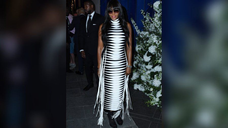 Naomi Campbell feierte in London in einem schwarz-weißen Kleid. (hub/spot)