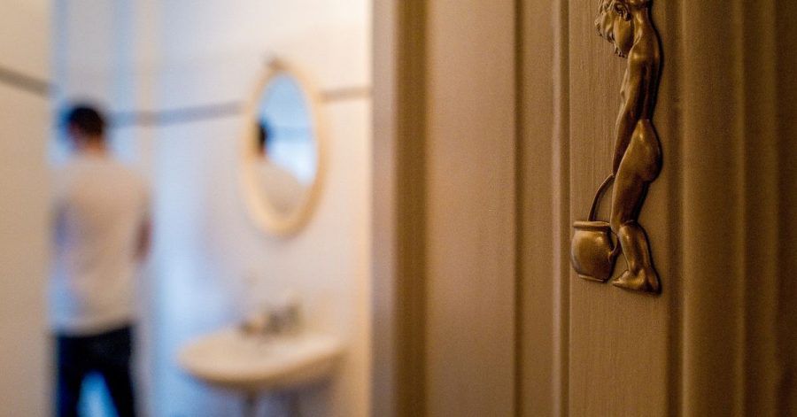 Beschwerden beim Urinieren können ihre Ursache in der Prostata haben.