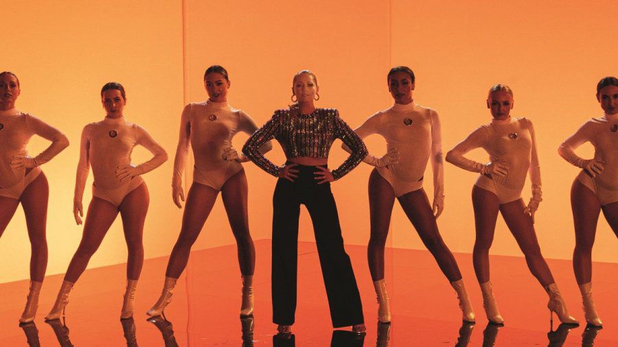 Helene Fischer (Mitte) wird 2022 ein Open-Air-Konzert in München geben. (ili/spot)