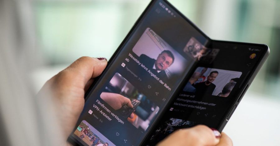 Aufgeklappt verwandelt sich das Samsung Galaxy Z Fold 3 in ein Tablet mit 7,6 Zoll großem Display.