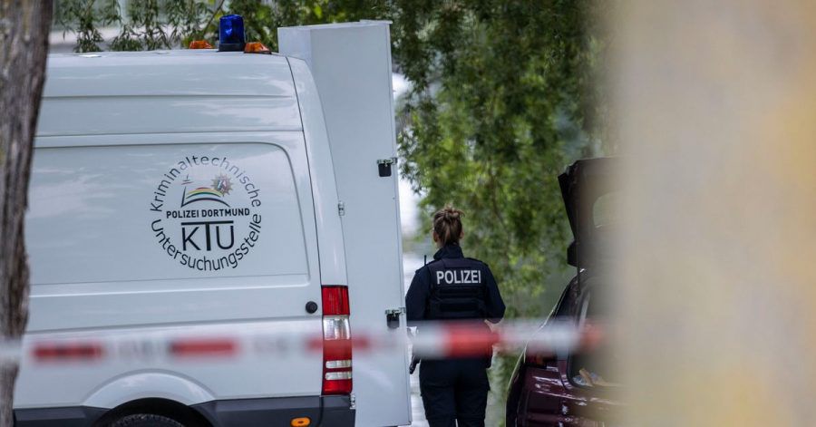 Einsatzkräfte der Mordkommission gehen in Hamm nach dem Fund einer Frauenleiche den Ermittlungen nach.
