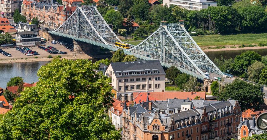 Koloss aus Stahl: Die Loschwitzer Brücke über die Elbe in Dresden ist auch als «Blaues Wunder» bekannt.