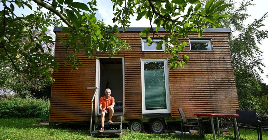 Tiny Houses sind kleine, zumeist transportable Häuser, die trotz geringer Grundfläche ihren Bewohnern alles bieten sollen, was sie zum Leben brauchen.