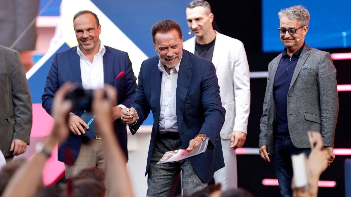 Arnold Schwarzenegger in Köln: Er möchte die Welt zum Umdenken bewegen