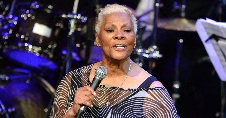 US-Sängerin Dionne Warwick singt bei der Verleihung des Deutschen Nachhaltigkeitspreises.