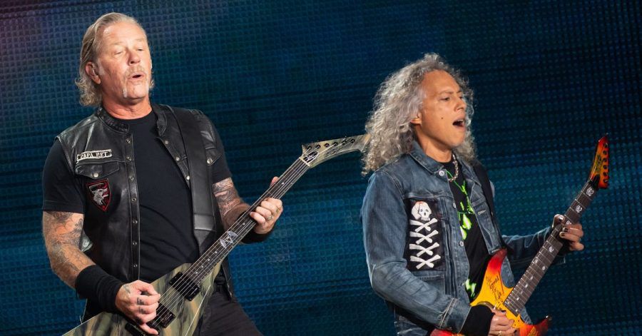 James Hetfield (l), Frontsänger der US-Metal-Band Metallica, und Kirk Hammett, Gitarrist, in München (2019).