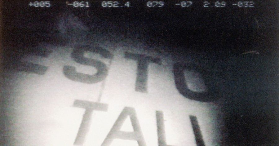 Ein Videostandbild zeigt den Schriftzug der 1994 gesunkenen Ostsee-Fähre «Estonia», die vor der Südküste Finnlands liegt.