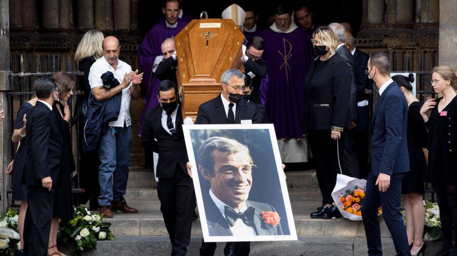 Jean-Paul Belmondos Sarg wurde in seiner Heimatstadt Paris aufgebahrt. (stk/spot)