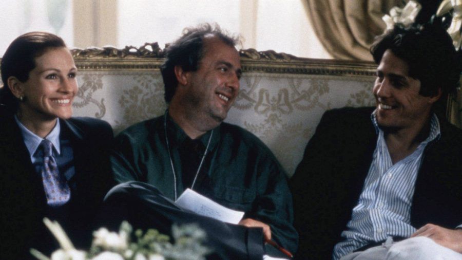 Regisseur Roger Michell (M.) mit seinen "Notting Hill"-Hauptdarstellern Julia Roberts und Hugh Grant. (wag/spot)