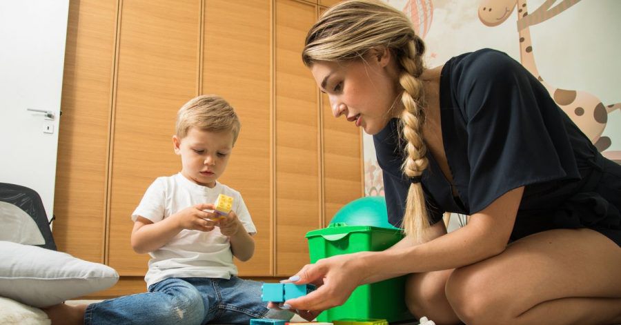 Wenn Kinder längere Zeit nicht in die Kita oder zur Schule dürfen, stellt das Familien vor Herausforderungen.