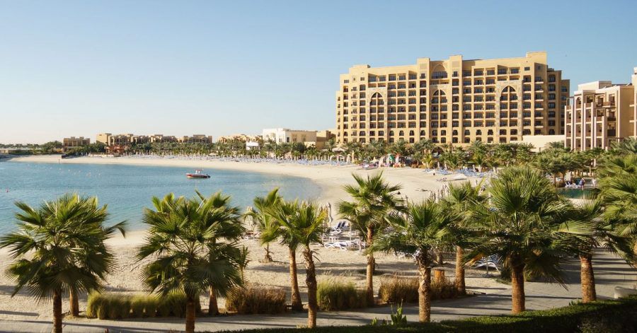 Ob Hotel, Resort oder Resort-Hotel: Urlauber sollten checken, ob die Unterkunft zu den eigenen Bedürfnissen passt.
