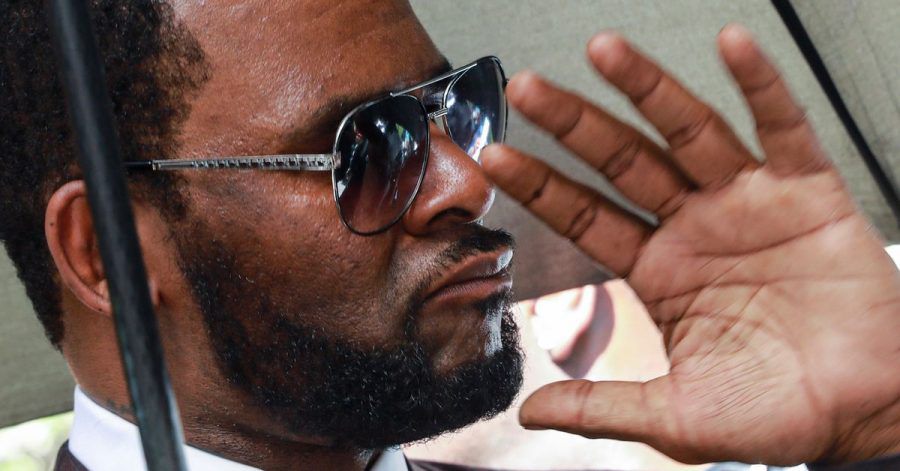 R. Kelly droht bei einer Verurteilung möglicherweise lebenslange Haft.