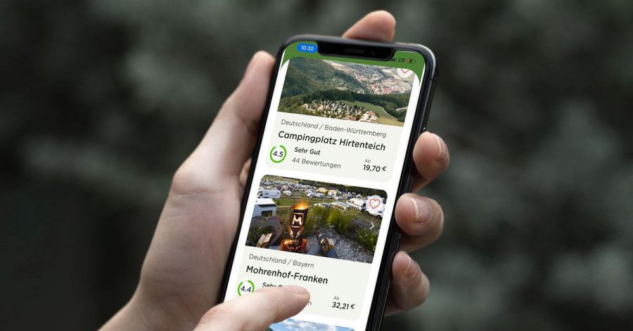 Die App «Camping.info» soll Urlaubern die Buchung eines Campingplatzes erleichtern. Sie zeigt die Verfügbarkeit von 23.000 Campingplätzen in Europa an und Nutzer können direkt buchen.