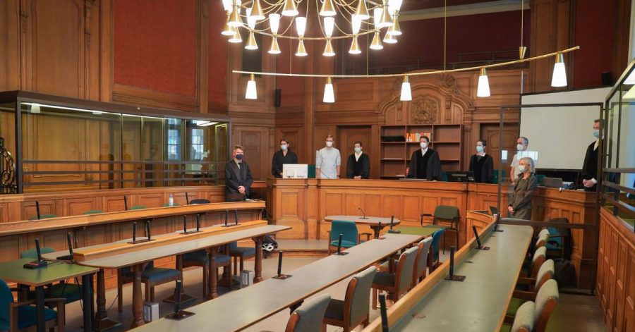 Blick in einen Saal des Kriminalgerichts Moabit kurz vor Beginn des Prozesses gegen den 30-jährigen, der die Rohrbomben gebaut und gezündet haben soll.