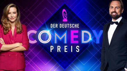 Katrin Bauerfeind und Steven Gätjen moderieren den Deutschen Comedypreis 2021. (hub/spot)