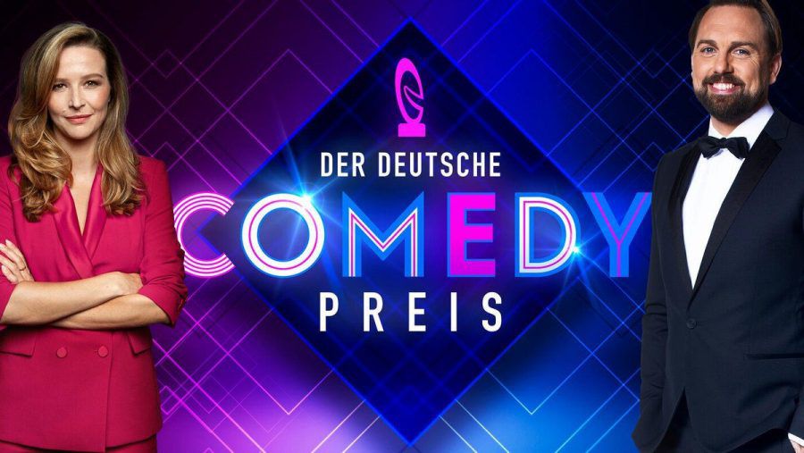 Katrin Bauerfeind und Steven Gätjen moderieren den Deutschen Comedypreis 2021. (hub/spot)