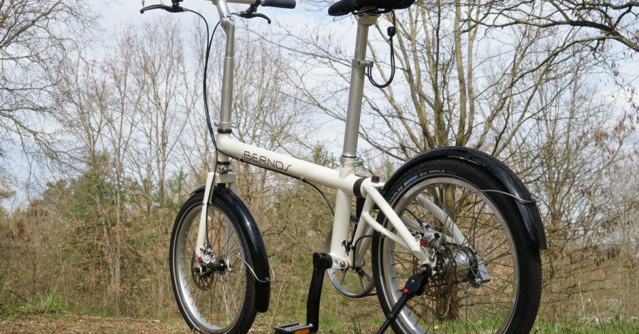 Das Faltrad aus Süddeutschland rollt auf 20-Zoll-Felgen und verspricht damit ein weit weniger zappeliges Fahrverhalten, wie man es sonst von Modellen mit kleineren Rädern kennt.