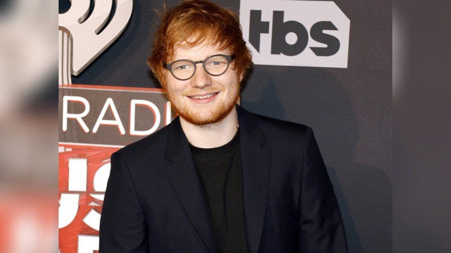 Auch Ed Sheeran ist manchmal Fan, zum Beispiel wenn es um Fußball geht. (mia/spot)