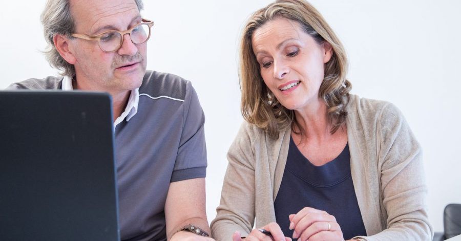 Ob sich eine Rentenversicherung auszahlt, hängt unter anderem vom Rentenfaktor ab. Eine Studie zeigt: Ein niedriger Rentenfaktor ist für die Versicherten ungünstig.