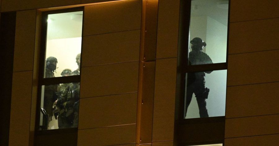 Spezialkräfte der Polizei sind im Einsatz.