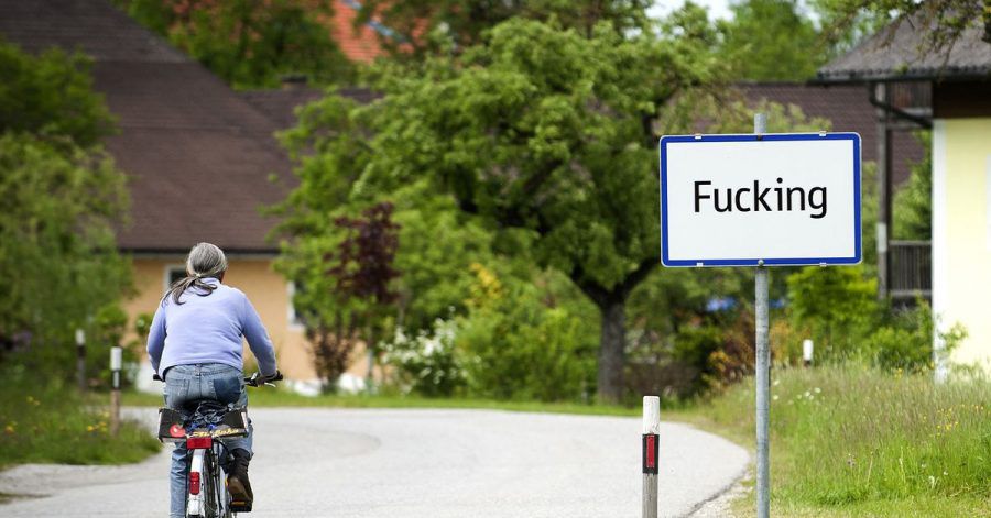 Das Ortsschild von «Fucking» (2012).
