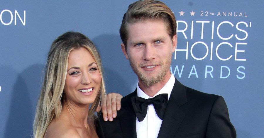US-Schauspielerin Kaley Cuoco (l.) und Karl Cook bei den Critics' Choice Awards.
