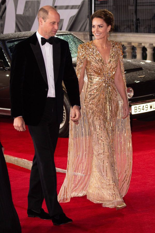 Ganz in Gold: Herzogin Kate funkelt bei Bond-Premiere