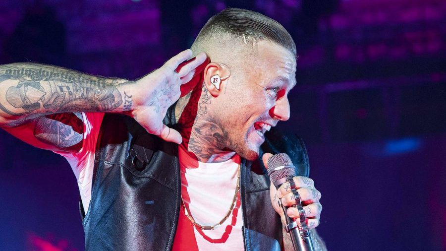 Video: Rapper Kontra K. prangert Luxusmarken- und Angeber-Hype an