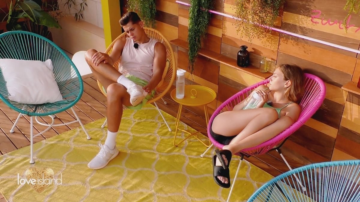 "Love Island" Tag 17: Heftige Vorwürfe, sind Dennis und Jennifer nur ein Fake-Couple?