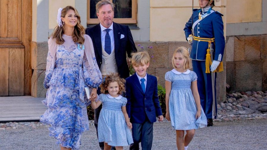 Prinzessin Madeleine und Familie bei der Taufe von Prinz Julian.