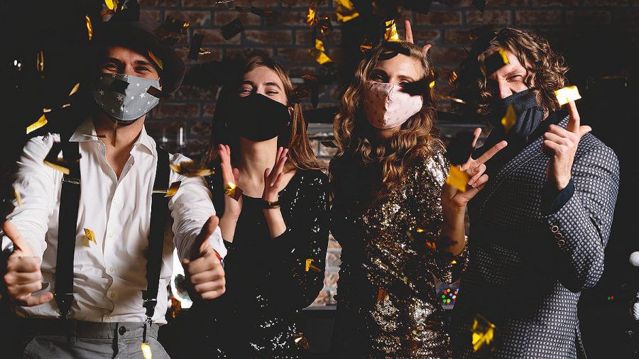 Mallorcas Tanzflächen öffnen wieder: Tanzen nur mit Maske, wer nicht tanzt muss sitzen!