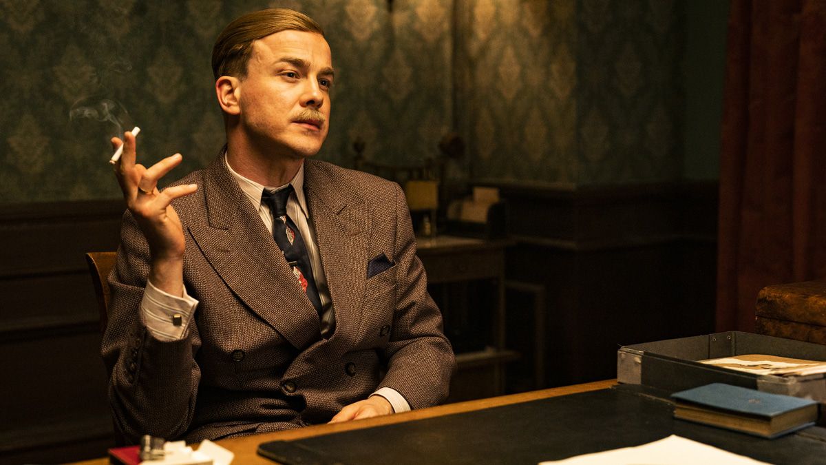Filmkritik "Schachnovelle": Oliver Masucci als ehemaliger Gefangener der Gestapo
