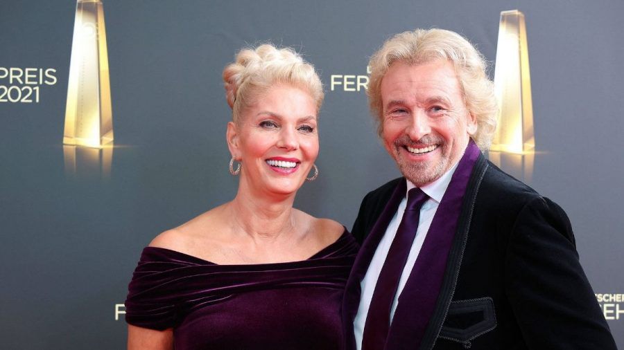Thomas Gottschalk und Karina Mroß turteln beim „Deutschen Fernsehpreis“