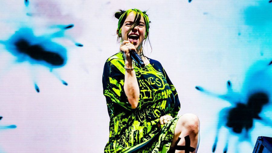 Billie Eilish tritt 2022 beim Glastonbury Festival auf. (eee/spot)