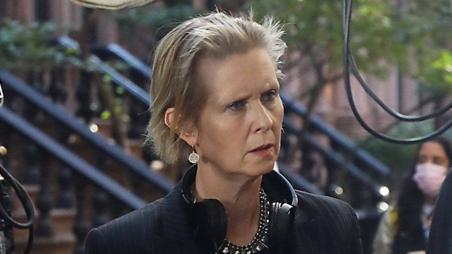 Cynthia Nixon hinter den Kulissen von "And Just Like That...". (wue/spot)