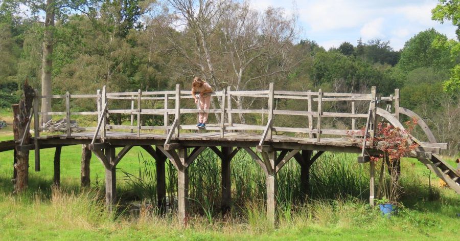 Die Brücke, die «Winnie Pooh»-Autor A.A. Milne zu seinen Kinderbüchern inspirierte, ist versteigert worden.