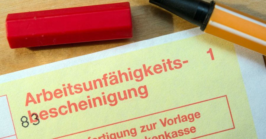 Die Arbeitsunfähigkeitsbescheinigung muss vom Arzt ausgestellt werden. Krankschreiben lassen kann man sich bei Stress oder persönlichen Sorgen, wenn Begleiterscheinungen auf die Gesundheit schlagen.