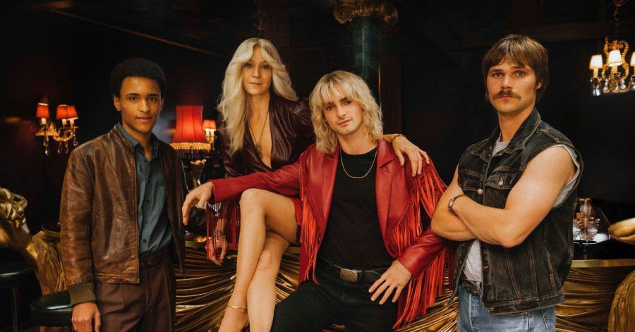 Die 80er werden wieder lebendig: Noah Tinwa (l-r), Jeanette Hain, Aaron Hilmer und Henning Flüsloh bei den Dreharbeiten.