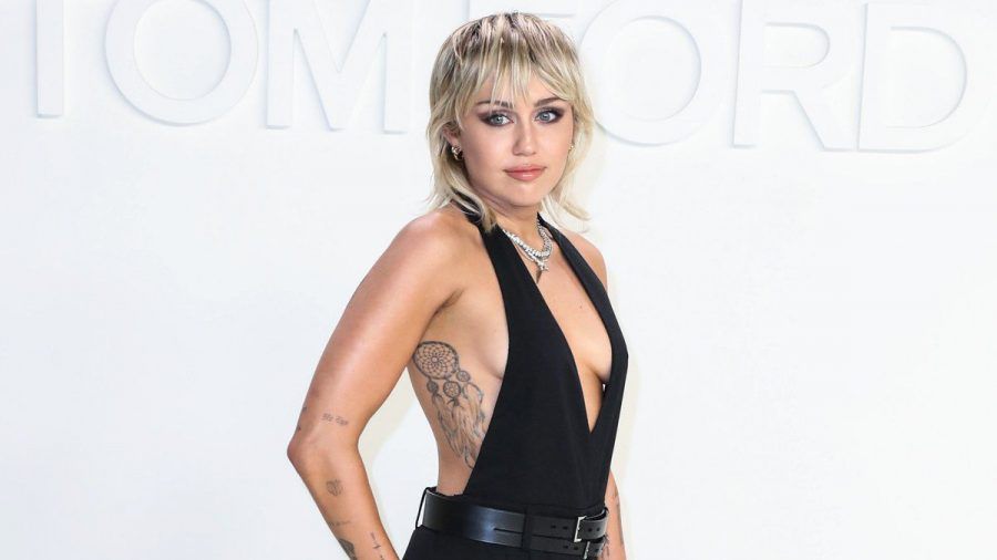 Sängerin und Schauspielerin Miley Cyrus macht mit neuen Nacktbildern von sich reden. (eee/spot)